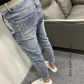 Trendy modré džínsy pánske skrátené nohavice, ležérny voľný strih, crossbody vrecko, zoštíhľujúci efekt, priedušná bavlnená džínsová tkanina
