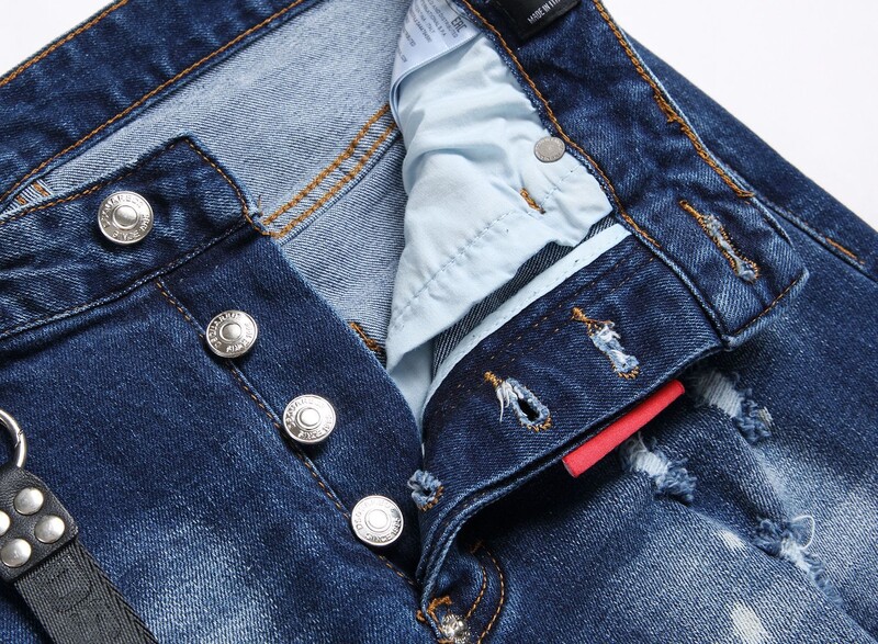 2024. őszi külkereskedelmi férfi farmernadrág kopott lyukakkal, divatos akasztós kiegészítők, divatos festett karcsúsított, kis láb, középs.