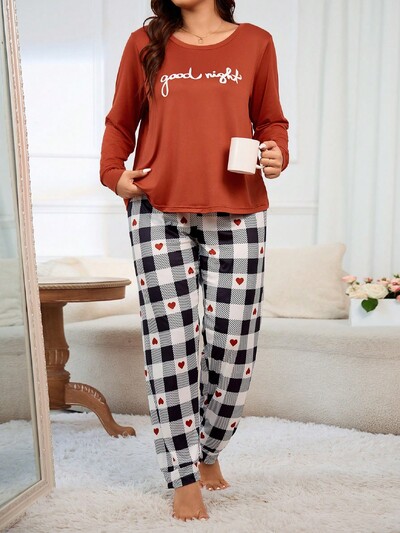 Didelio dydžio patogus moteriškas pižamų rinkinys su raidžių raštu ir languotomis širdelės rašto kelnėmis Minkštos medvilnės poilsio drabužiai
