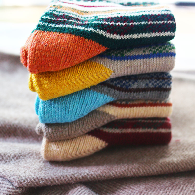 Téli új férfi vastag meleg Harajuku Retro kiváló minőségű csíkos divatos gyapjú alkalmi zokni 5 pár