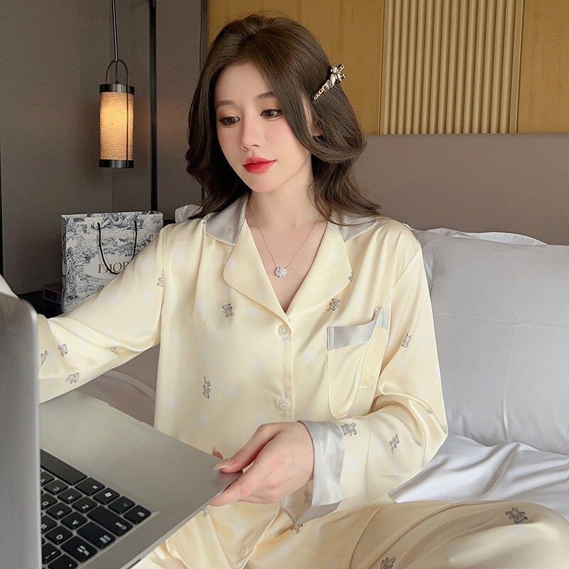 Du komplektai moteriškų pižamų ilgomis rankovėmis Bubble Bear Ice Silk Patobulintas šilko jausmas, glotni mada, paprastas mielas, mielas stilius