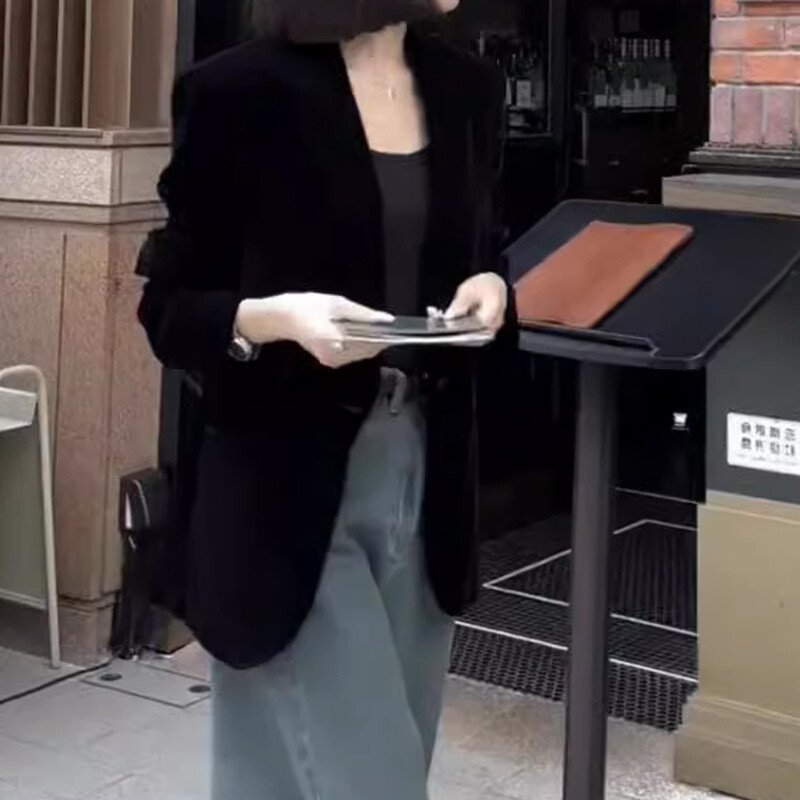 Φθινοπωρινό νέο μαύρο βελούδινο γυναικείο μπλέιζερ μόδας μακρυμάνικο μονό κουμπί κοστούμι casual χαλαρό ταμπεραμέντο Top γυναικείο πανωφόρι