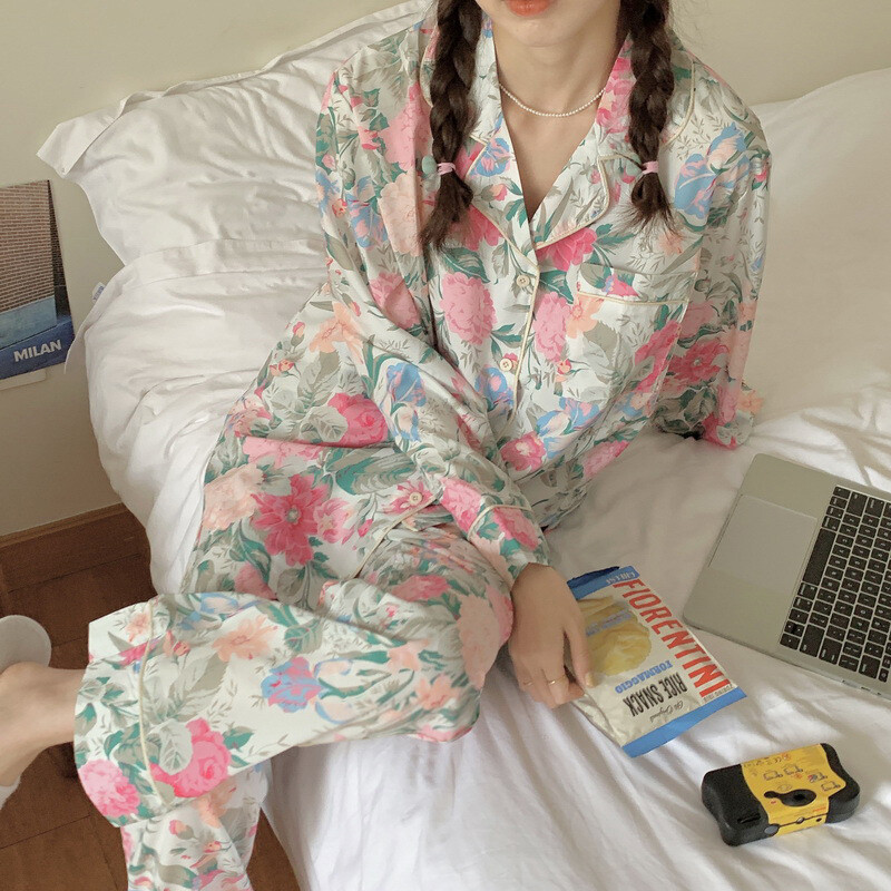 Moteriškos šilko pižamos ilgomis rankovėmis pižamos miegui skirtas kostiumas su gėlėmis margintas Aukštos kokybės ledinis šilkas, lauko drabužiai Pijamas De Mujer