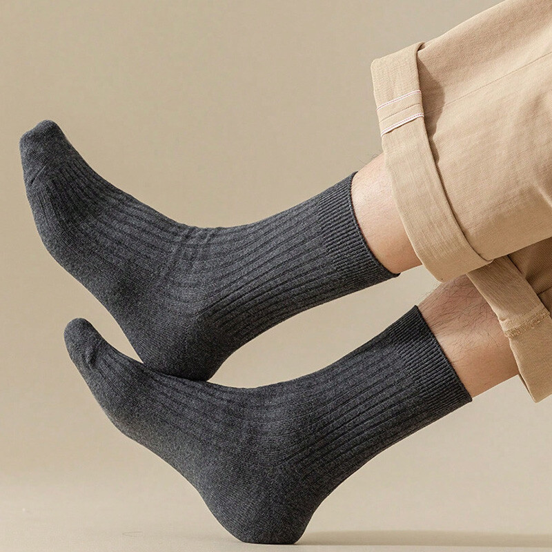 5 poros vyriškos vientisos spalvos vidutinio vamzdžio kojinės, prakaitą sugeriančios nemalonaus kvapo mišrios spalvos ilgos kojinės