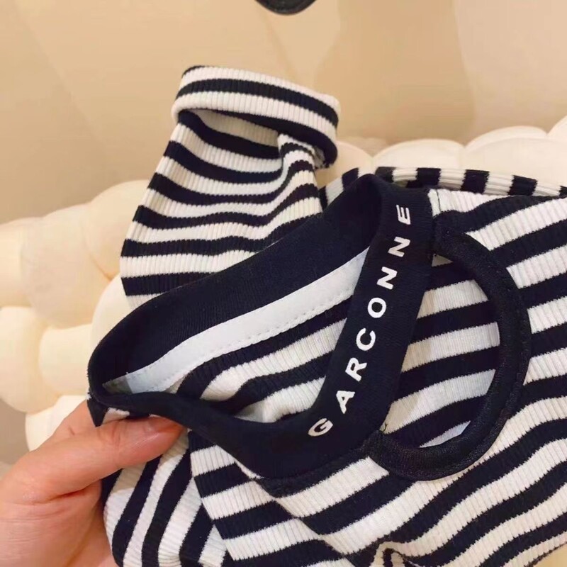 Beebitüdrukute T-särk 2023 kevad ja sügis uue kirjaga õõnsa kaelusega triibuline pikkade varrukatega alumine särk Laste välirõivaste topp