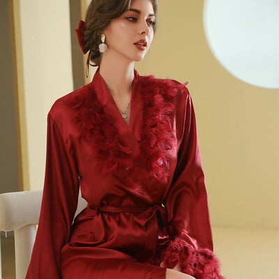 Nevesta Ranný župan s dizajnom peria Stredne dlhá nočná košeľa na svadobné líčenie družičky Skupina Kimono Saténové župany