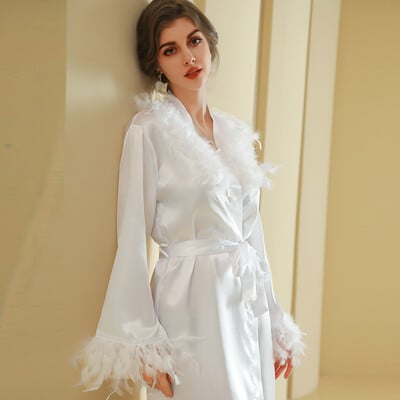 Nevesta Ranný župan s dizajnom peria Stredne dlhá nočná košeľa na svadobné líčenie družičky Skupina Kimono Saténové župany