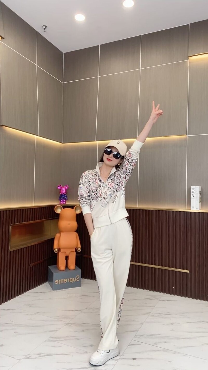 Μόδα Κορεατική έκδοση του Age Reducing Sportswear Set για γυναικεία Άνοιξη και Φθινόπωρο Νέο εμπριμέ τζάκετ Hoodie Slim Pants