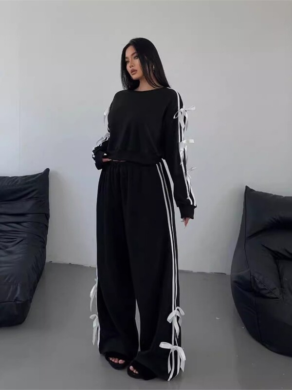 Madingas ilgomis rankovėmis O formos iškirpte apkarpytas viršus + plačios kelnės 2 dalių rinkinys moterims Rudeninis dryžuotas lanko dizainas Laisvas kostiumas Y2K