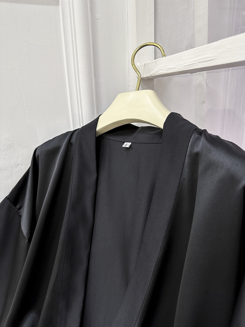 Μαύρο μεταξωτό μεσομάνικο γυναικείο νυχτικό Καλοκαιρινό κοντό φόρεμα μπάνιου με κορδόνια ζακέτα λεπτό σέξι νυχτικό