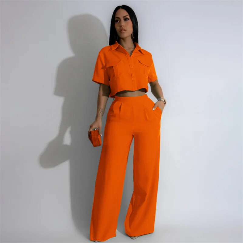 Dámsky dvojdielny outfit s golierom a gombíkmi, zapínaním na vrecká, košeľovým topom a širokými nohavicami, jednodielny kostým