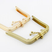 K622 hosszúlábú 16,5 cm-es bojtos medál V alakú kapcsos pénztárca keret Barkács kézzel készített Kiss zártáska kiegészítők arany bronz