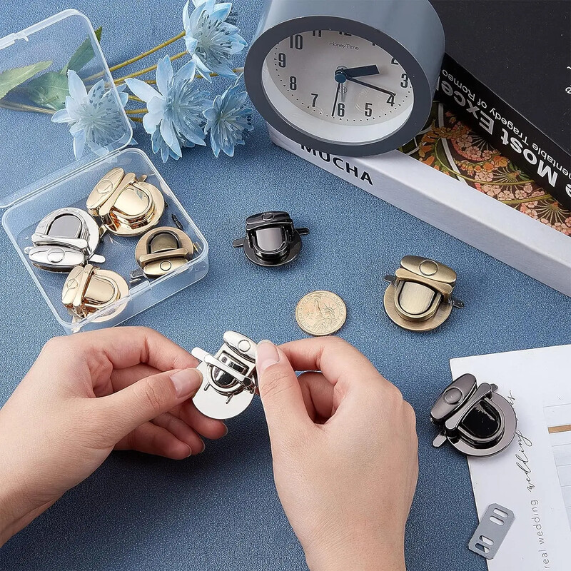 1/20 vnt. Metalinės spynos, rankinių užsegimo sagtys, skirtos rankinėms.