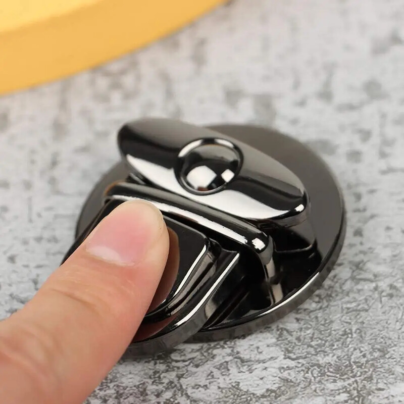 1/20 vnt. Metalinės spynos, rankinių užsegimo sagtys, skirtos rankinėms.