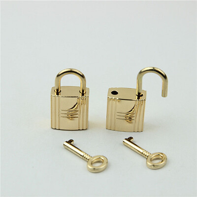 2db Négyzet alakú fém csattal forgatható zár csavarható kulcsos zárak rózsa arany barkács kézitáska pénztárca zárható táska alkatrészek bőr hardver kiegészítők