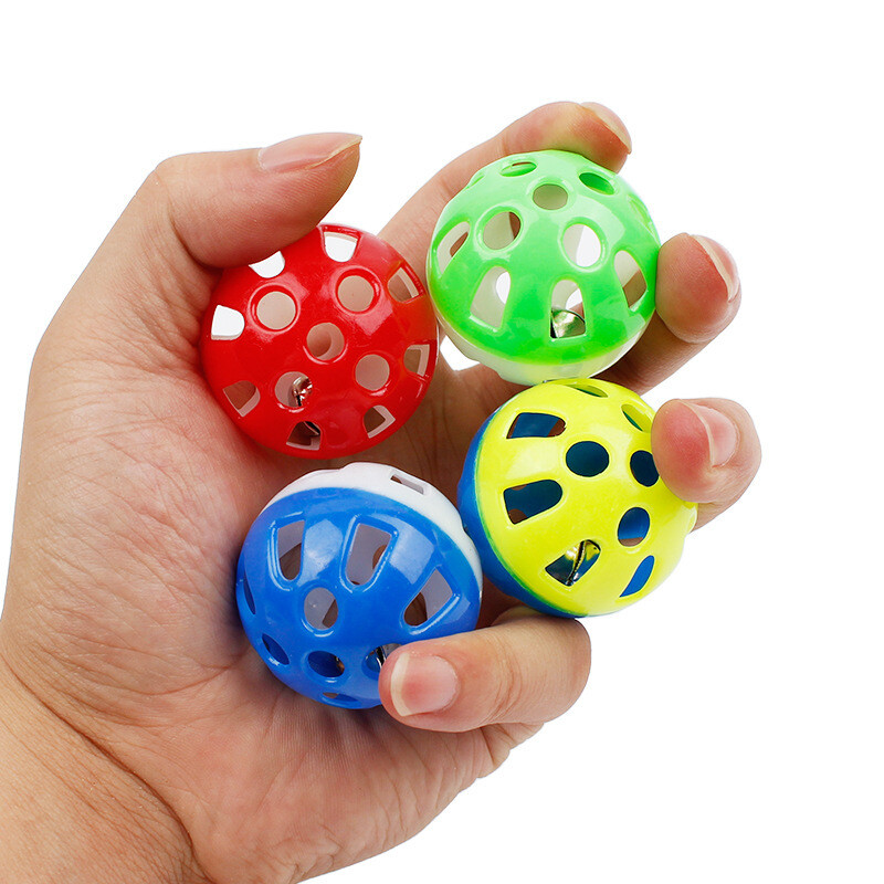 10 vnt. naminių papūgų žaislų kamuoliukai Linksmi spalvoti tuščiaviduriai varpelio rutuliukai paukščių žaislai papūgai Papūga kramtyti narvelį Linksmi žaislai naminių paukščių reikmenys