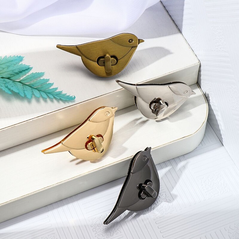 Metalinis krepšys, pasukamas užraktas, skirtas „pasidaryk pats“ dekoravimui. Oda amatai Mieli katės/paukščių užsegimai Užraktai Rankinė Pečių krepšiai Aparatūros puošybos priedai