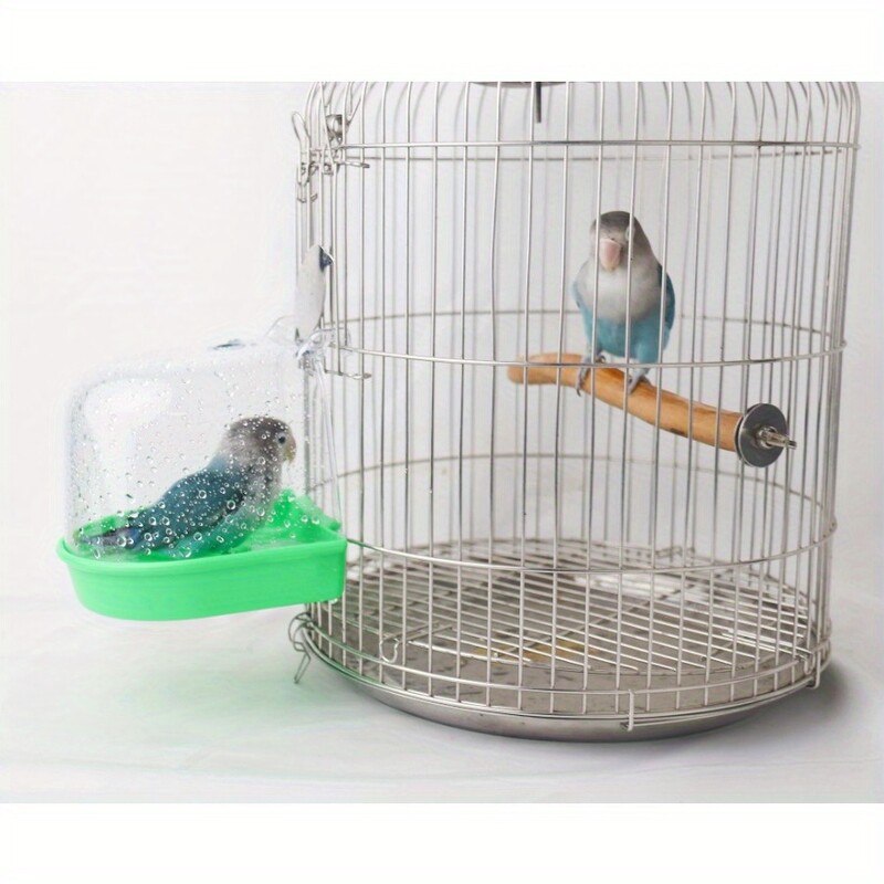 1 vnt paukščių vonią galima pakabinti lauke, kad vandens purslų nepatektų į papūgos vonią. Permatoma vonios dėžutė mažiems paukščiams