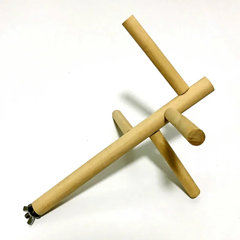 1 vnt. 4 sluoksnių paukščių priedai Papūgoms skirta įranga, naminiams gyvūnėliams žaliavinė mediena, medžio šakų stovas.