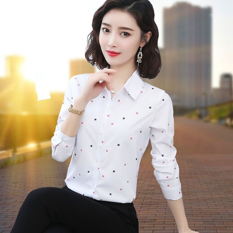 2024 m. pavasario naujo stiliaus moteriški marškiniai ilgomis rankovėmis Moteriški marškiniai korėjietiško stiliaus universalūs šoniniai ir aksominiai apatiniai marškinėliai