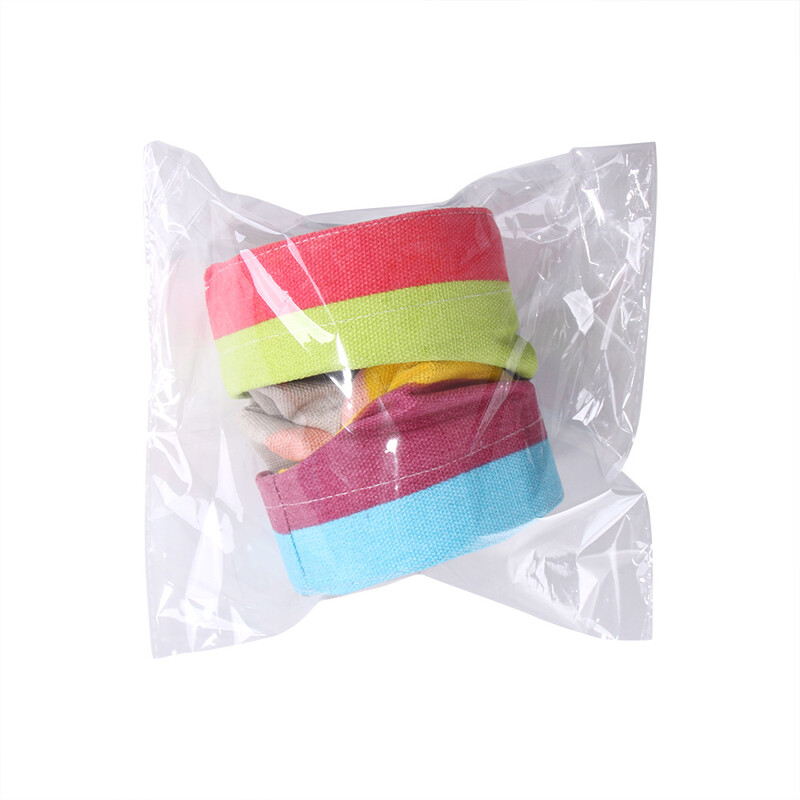 Mažas naminis spalvingas žaislas tuneliu