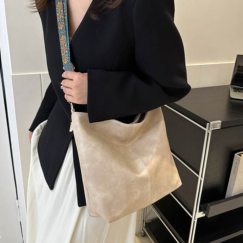 PU bőr vintage egyszínű női divatos vállpántos táska, nagy kapacitású, egyszerű, széles pántos vödör táska