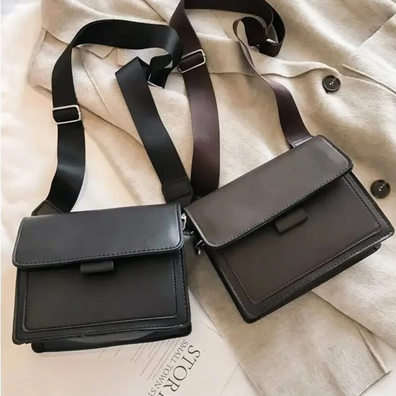 Dámska kabelka cez rameno 2024 Nová trendy široký ramenný popruh/retiazka malá štvorcová kabelka retro ležérna jednoduchá chlopňová crossbody kabelka pre ženy