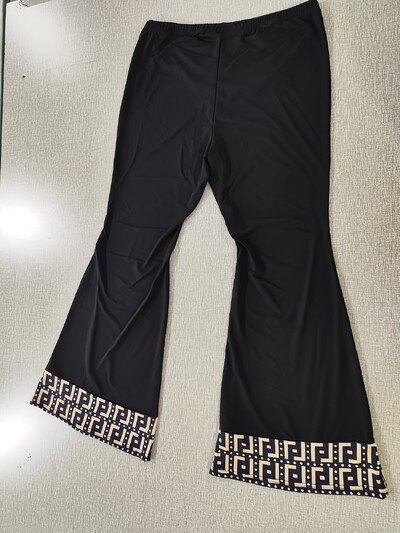 Nagy méretű, kiszélesedő szárú nadrág - nagy nyúlású, elegáns poliészter kötött anyagból, rugalmas derékrészből, egyszínű, egész évszakban használható hétköznapi viselet