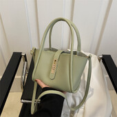 2025-ös új Pu bőr flitteres zártáska, egyszerű és divatos koreai kézitáska, sokoldalú textúrájú ingázó kereszttartó táska