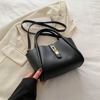 2025-ös új Pu bőr flitteres zártáska, egyszerű és divatos koreai kézitáska, sokoldalú textúrájú ingázó kereszttartó táska