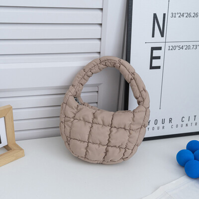 Módna mini prešívaná taška Puffer Tote, prešívaná kruhová kabelka na telefón, elegantná fialová mäkká nylonová polstrovaná kľúčenka, jednoduchá trendy kabelka