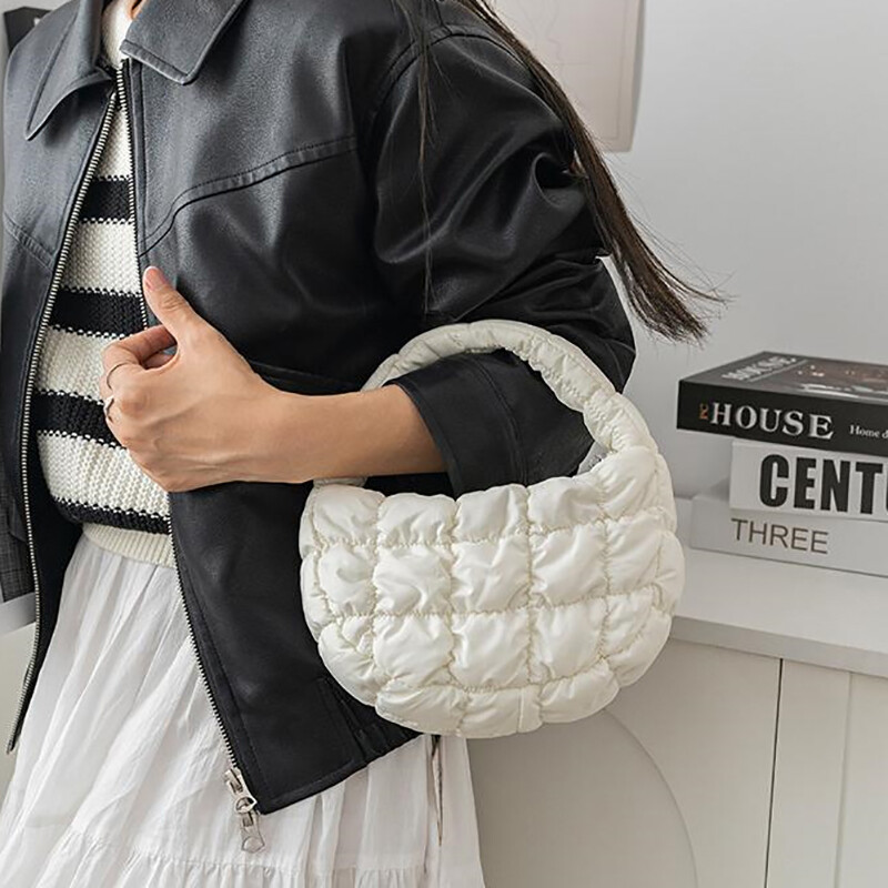 Módna mini prešívaná taška Puffer Tote, prešívaná kruhová kabelka na telefón, elegantná fialová mäkká nylonová polstrovaná kľúčenka, jednoduchá trendy kabelka