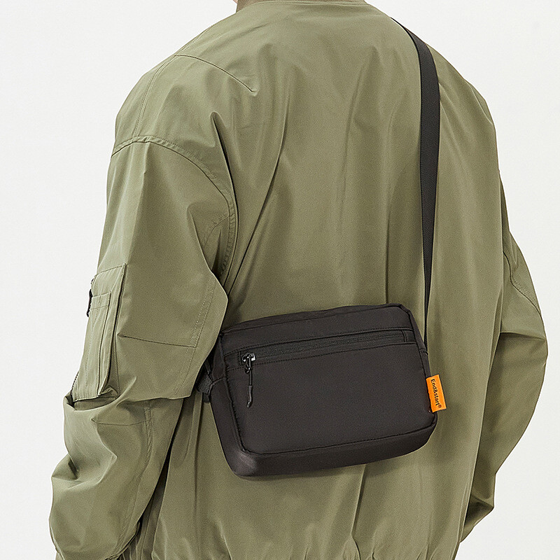 Čierna nepremokavá oxfordská látková crossbody taška, pánska moderná taška cez rameno, ležérna všestranná malá štvorcová taška cez rameno