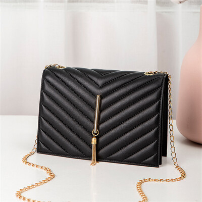 Módna strapcová chlopňová crossbody kabelka s V vzorom, mini retiazková kabelka cez rameno pre ženy, pu kožená biela/čierna ležérna štvorcová cestovná taška