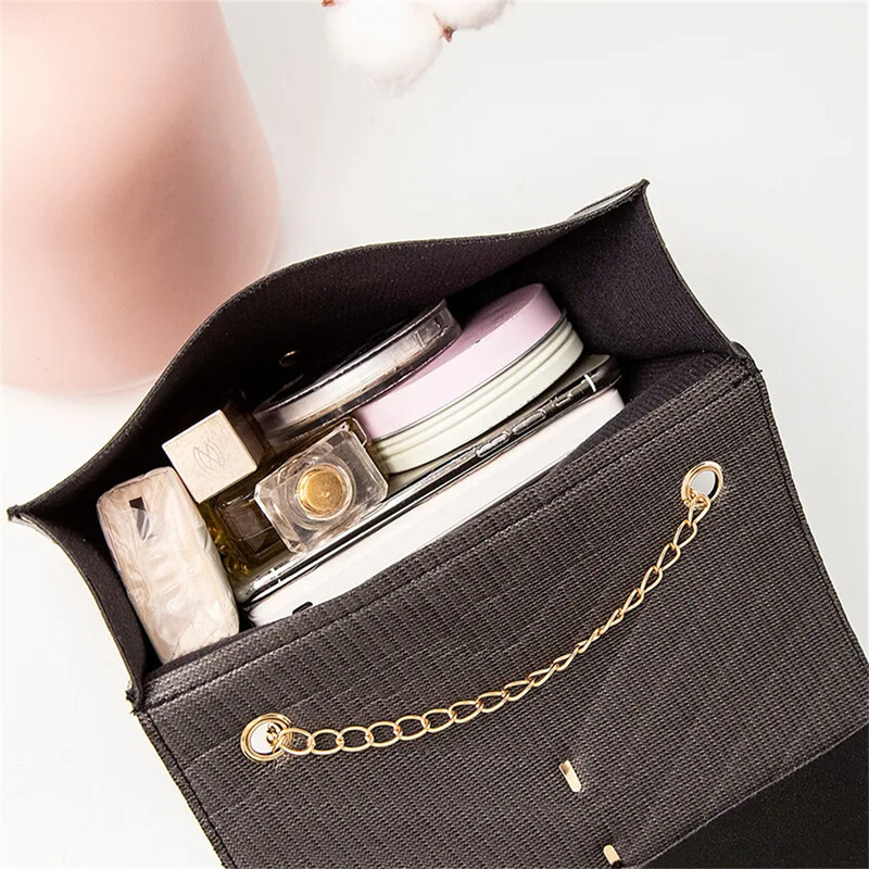 Módna strapcová chlopňová crossbody kabelka s V vzorom, mini retiazková kabelka cez rameno pre ženy, pu kožená biela/čierna ležérna štvorcová cestovná taška