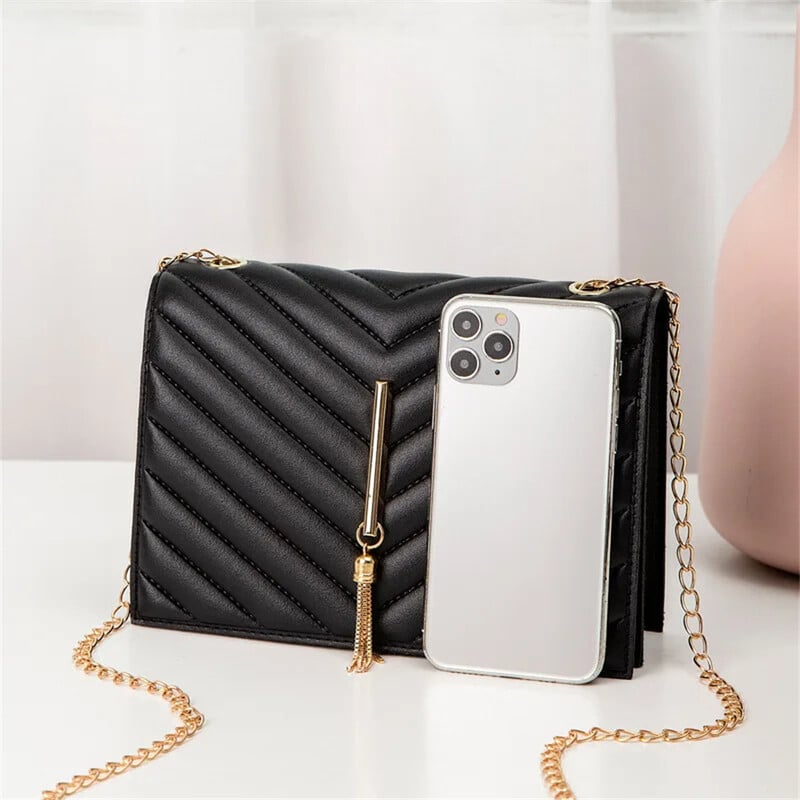 Módna strapcová chlopňová crossbody kabelka s V vzorom, mini retiazková kabelka cez rameno pre ženy, pu kožená biela/čierna ležérna štvorcová cestovná taška