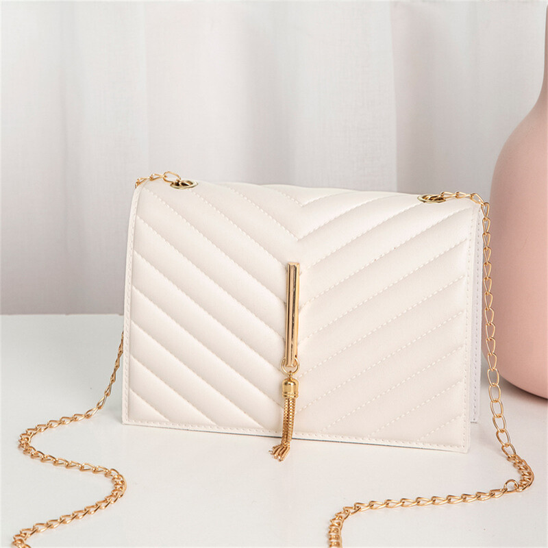 Módna strapcová chlopňová crossbody kabelka s V vzorom, mini retiazková kabelka cez rameno pre ženy, pu kožená biela/čierna ležérna štvorcová cestovná taška