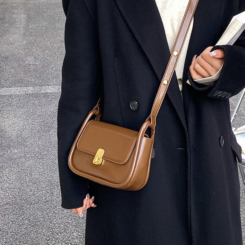 Egyszínű PU bőr kereszttestű női táskák 2023 tavaszi divat válltáskák Luxus kézitáskák és pénztárcák Női füles