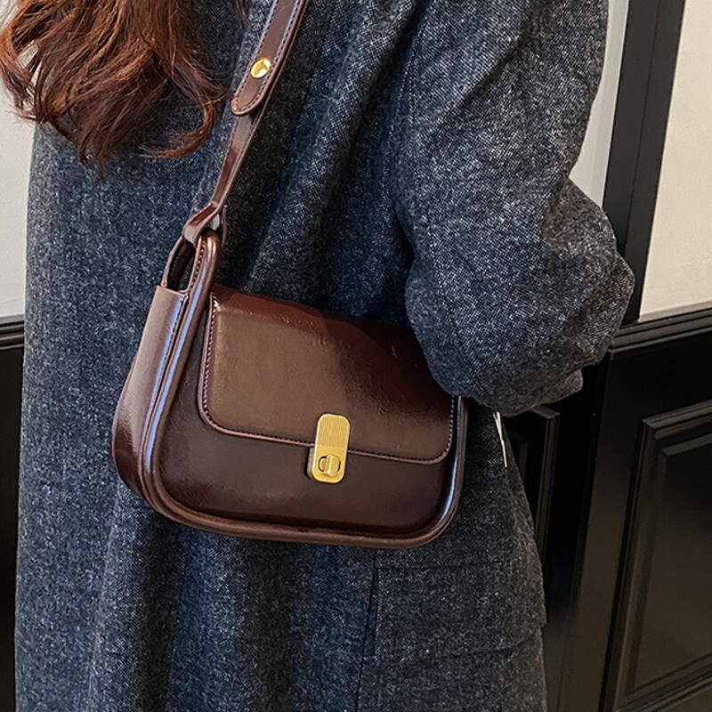 Egyszínű PU bőr kereszttestű női táskák 2023 tavaszi divat válltáskák Luxus kézitáskák és pénztárcák Női füles