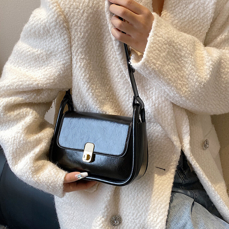 Egyszínű PU bőr kereszttestű női táskák 2023 tavaszi divat válltáskák Luxus kézitáskák és pénztárcák Női füles