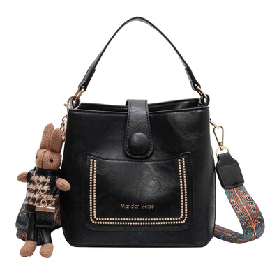 Horúca predajná vintage jednoduchá malá PU kožená crossbody kabelka pre ženy 2023 dizajnérska módna luxusná čierna kabelka cez rameno