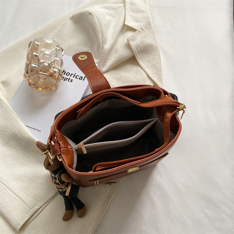 Horúca predajná vintage jednoduchá malá PU kožená crossbody kabelka pre ženy 2023 dizajnérska módna luxusná čierna kabelka cez rameno