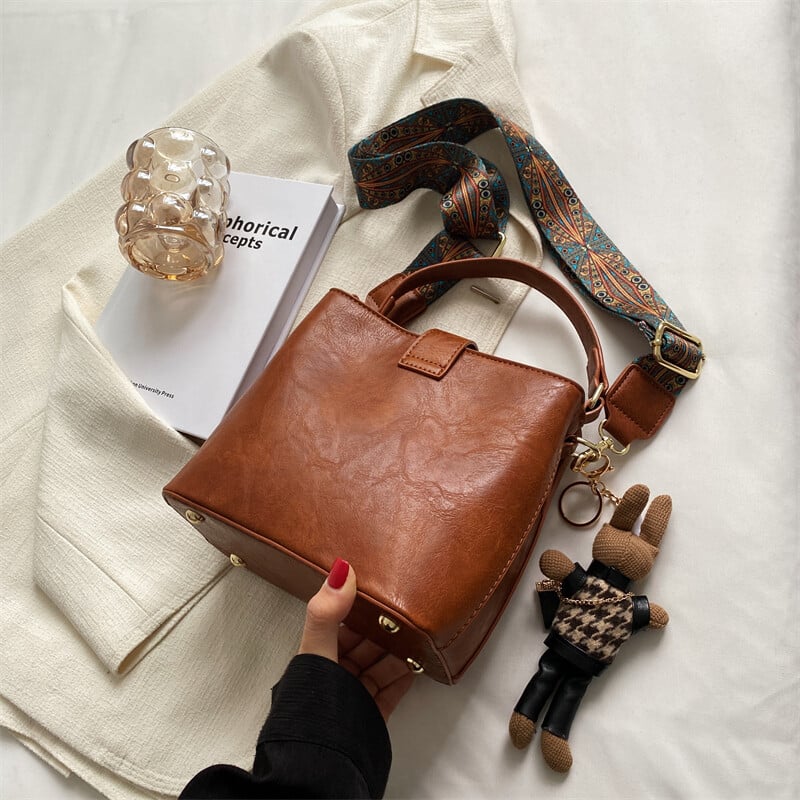 Horúca predajná vintage jednoduchá malá PU kožená crossbody kabelka pre ženy 2023 dizajnérska módna luxusná čierna kabelka cez rameno