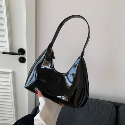 Ovo je lakirana kožna torba za rame, moderan i visokokvalitetan trend, prikladna za kupnju i izlaske