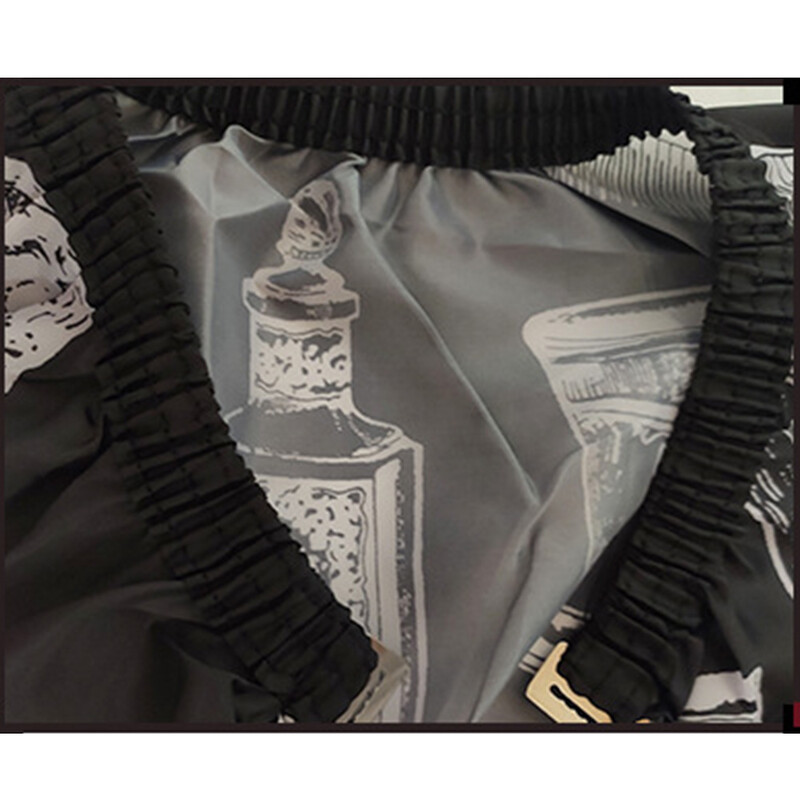 Kirpyklos seilinukai Kirpyklos seilinukai, skirti ilgalaikiam maitinimui ir dažymui, spausdinti ilgalaikiam naudojimui ir dažymui nepridegantys kirpėjai profesionalūs kirpėjo pelerina