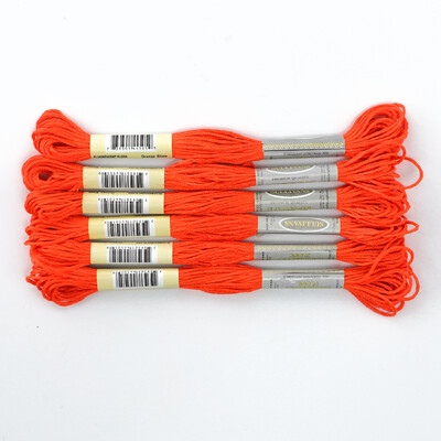 6 ryškių spalvų šilkinio fluorescencinio poliesterio siuvinėjimo siūlu kryžminio dygsnio rankdarbiai 8,7 jardai (8 m) siūlai, 6 vnt.