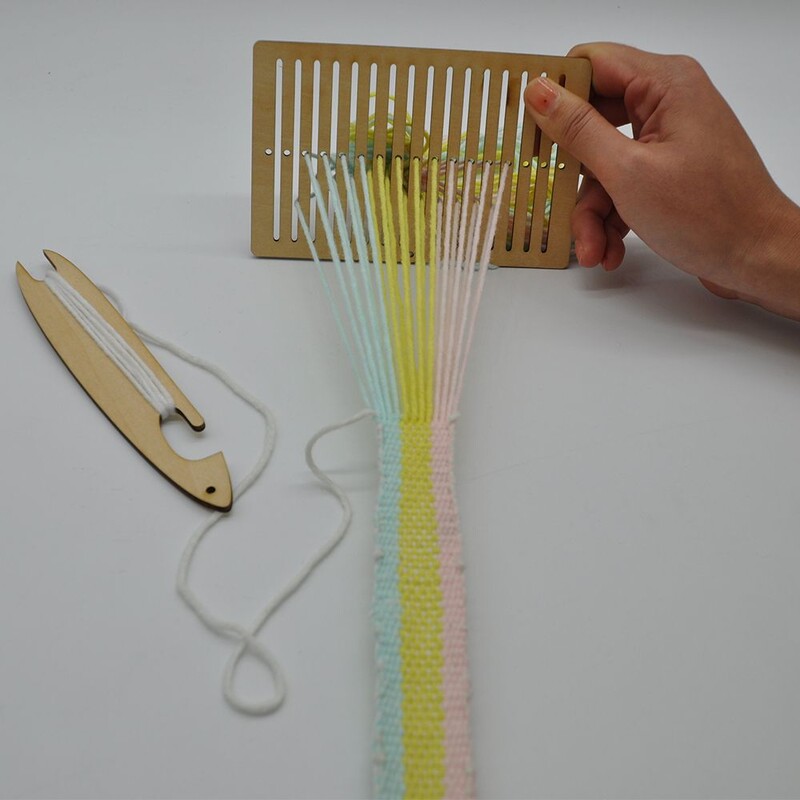 DIY Mini gobelínový stôl Drevený tkáčsky stav Elastické pásky na tkanie Šnurovací stroj Pletený hrebeň Detské hračky Remeselný materiál Sada