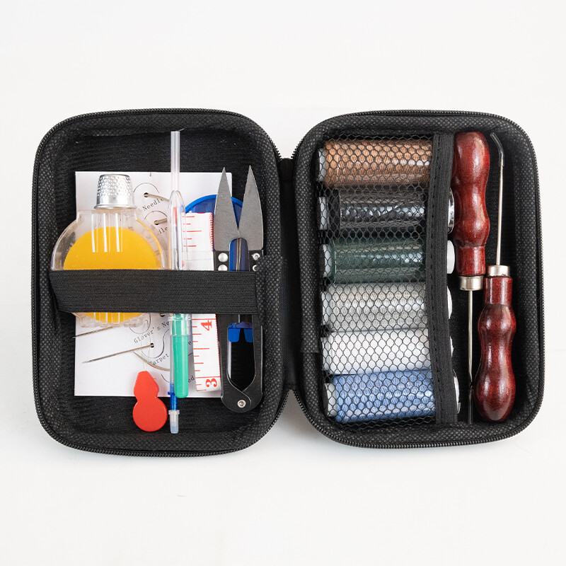 Pilnas odinių gaminių rinkinys, patvarios didelės akies adatos, vaškuotų siūlų yla ir apmušalų įrankiai, skirti sofos taisymui ir odos apdirbimui „pasidaryk pats“