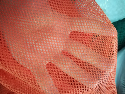 Metmeniniai megzti tinkliniai audiniai sportinių drabužių pamušalas deimanto formos minkštas, imituojantis medvilnę.