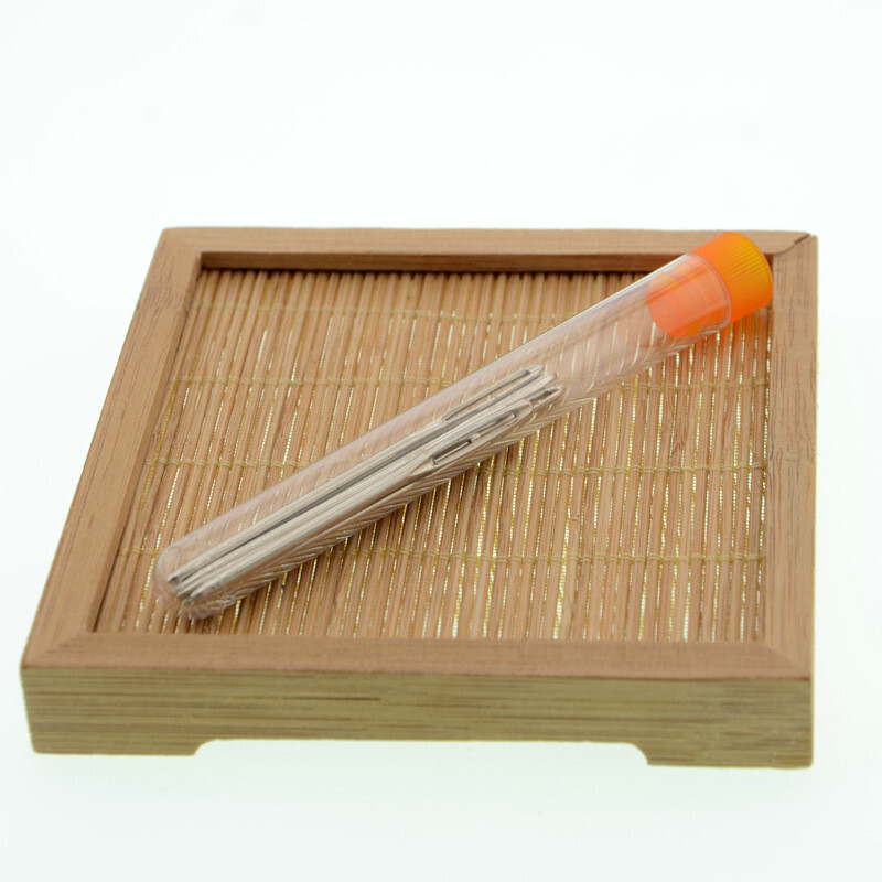 9 db nagy szemű, tompa varrótű keresztszemes kötőtű, kézzel készített bőr hímző cérna tűvarró kellékek